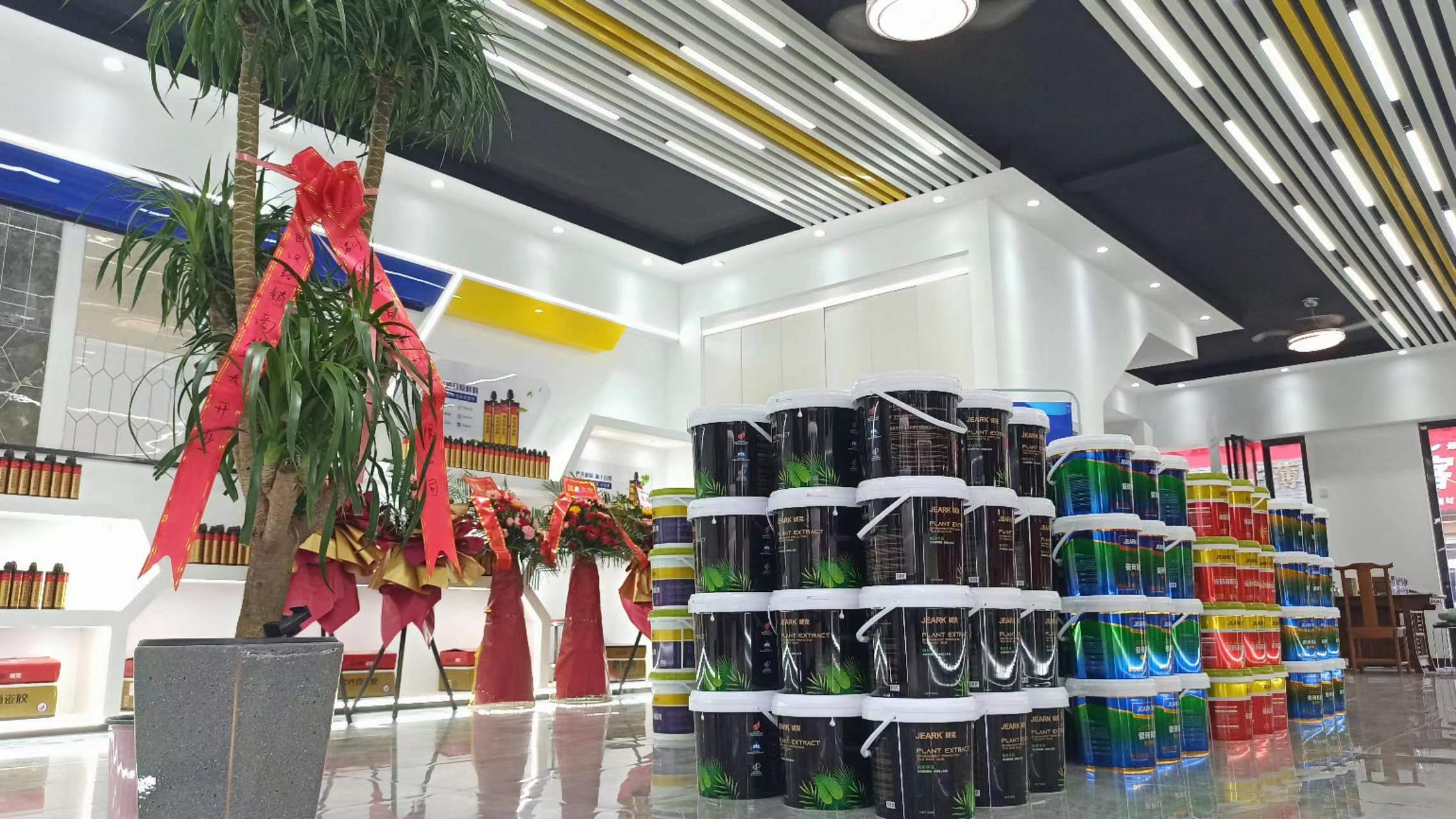 大板瓷砖普及带动背胶技术升级，品牌竞争日趋激烈